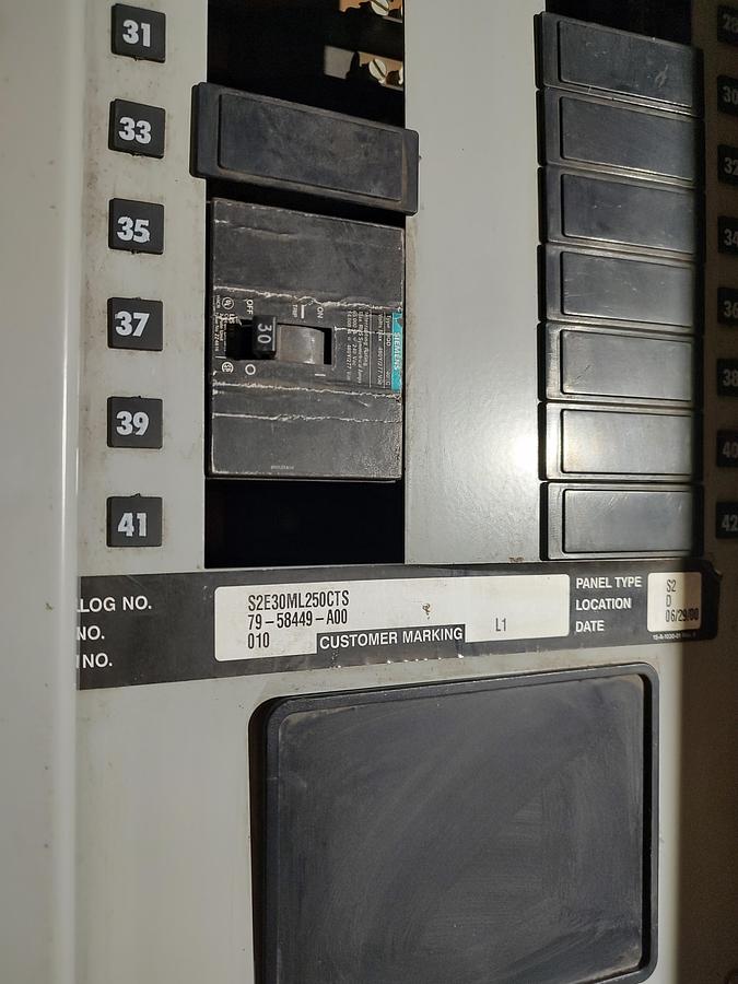 Used Siemens S2E30ML250CTS 3 Phase 4 Wire 250A 480Y/277V Type S2 Nema1 MLO Panel Board