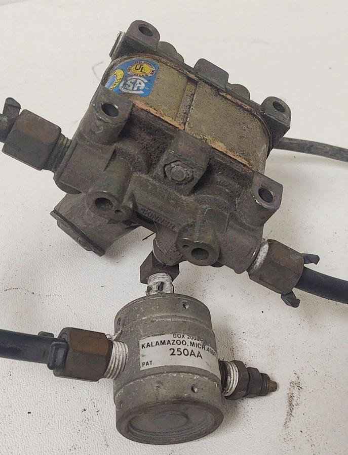 Used 🔥 Skinner Valve Division V935DB2150 150PSI 120/60hz 20W 4 Way Valve