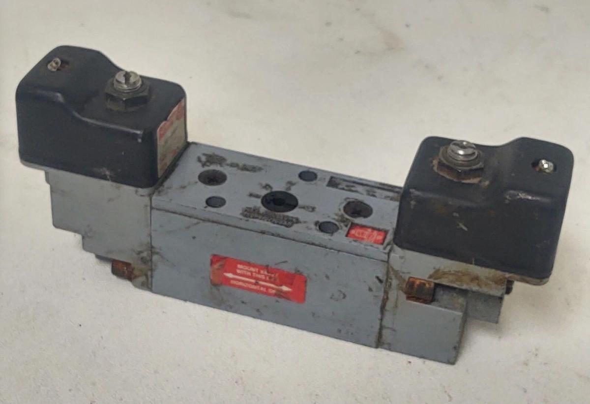 Used 🔥Schrader Bellows L7552440249 Double Solenoid Valve 24V 150PSI