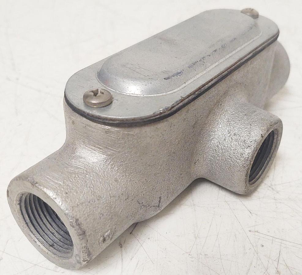 🔥 (2) Cooper Crouse-Hinds T28 Conduit Outlet Body 3/4" Tee with Cover & Gasket