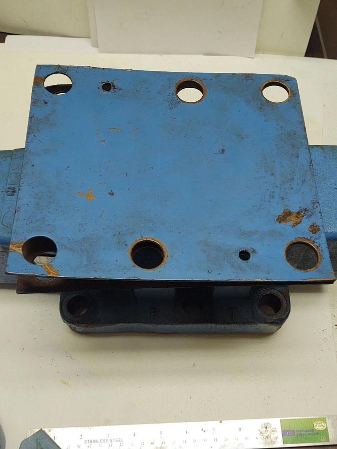 Large Hydraulic Valve 88lb Vickers DG5S4 109A-853 NOS