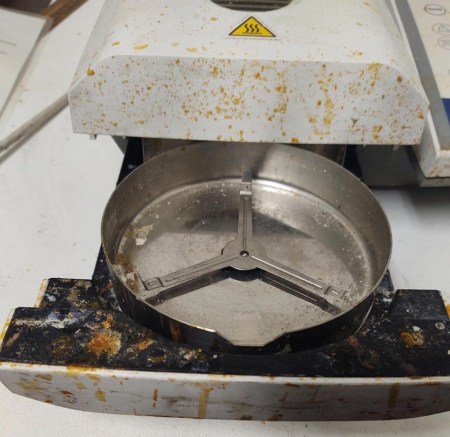 Used đŸ”¥TESTED Mettler Toledo HR83 Halogen Moisture Analyzer Sample Heater