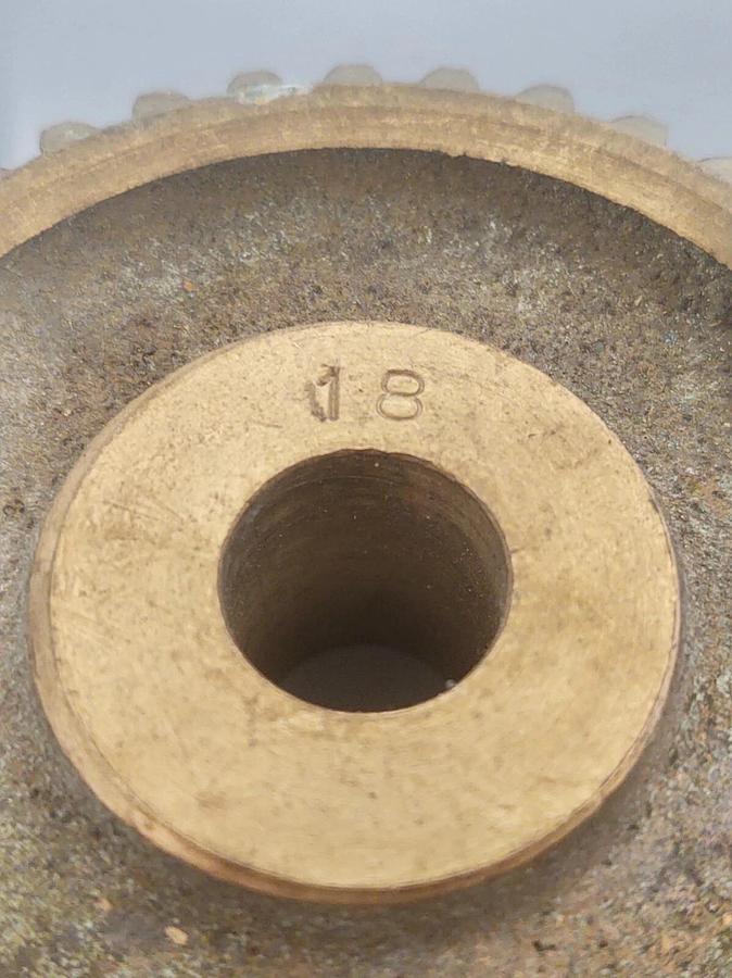 🔥Bronze Worm Gear with Hub, 5/8" Shaft, 36 Teeth, 18 Pitch