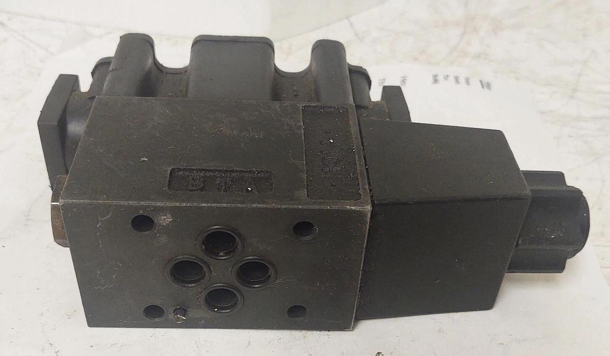 Used 🔥PARKER D1VW20BY70 120-110V Directional Control Valve Hydraulic