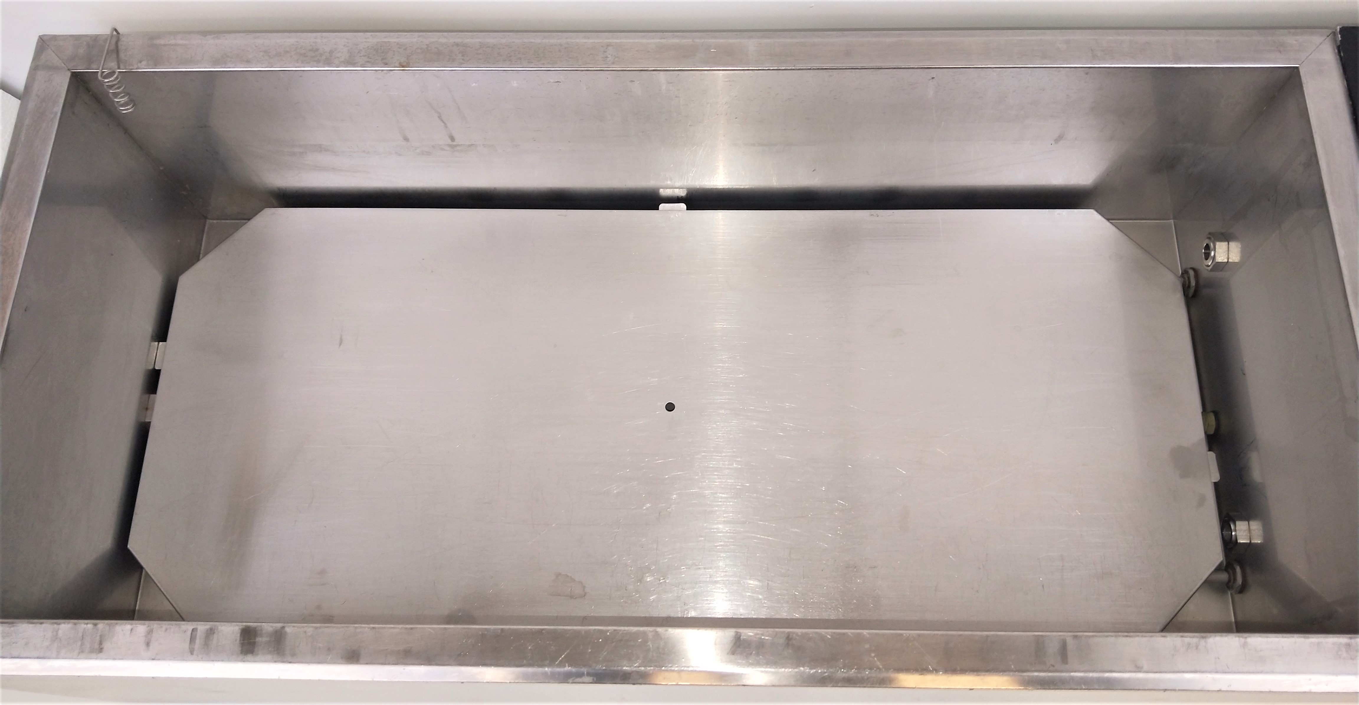 Used Precision 253 (2863) Coliform Bath with Gabled Lid - 34.5L