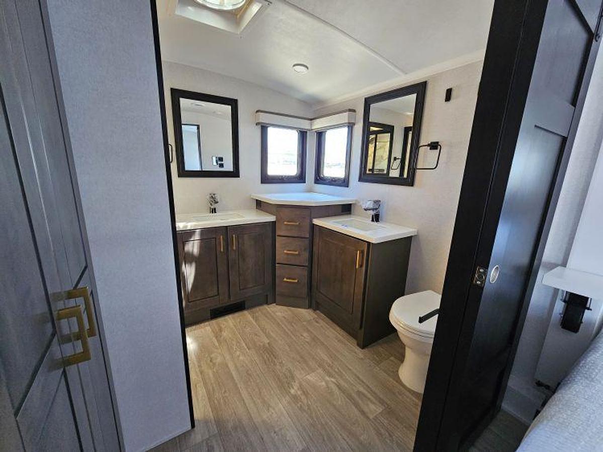 2027 HEARTLAND BY JAYCO BIGHORN 39FL