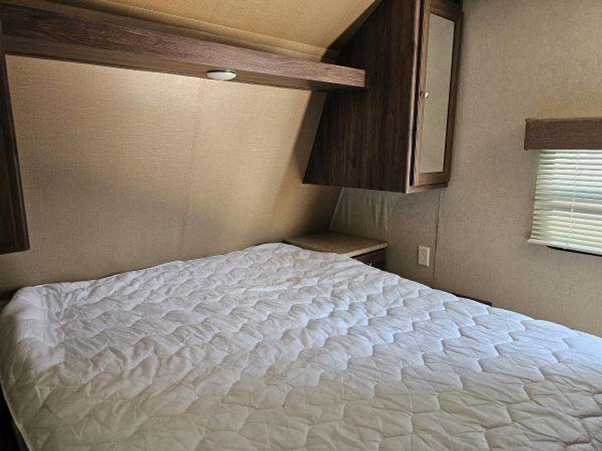 Used 2016 DUTCHMEN COLEMAN 262BH