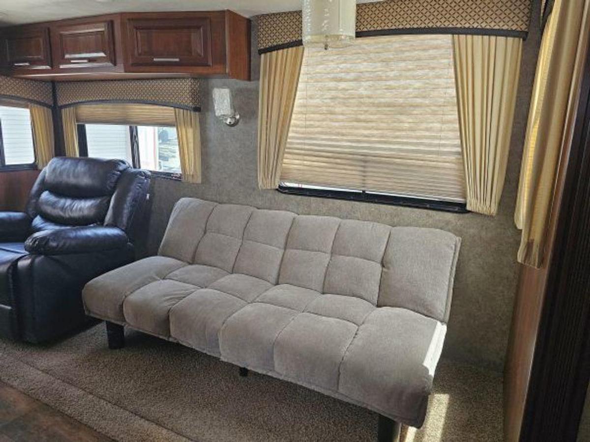 Used 2015 Forest River Wildcat 275CKX