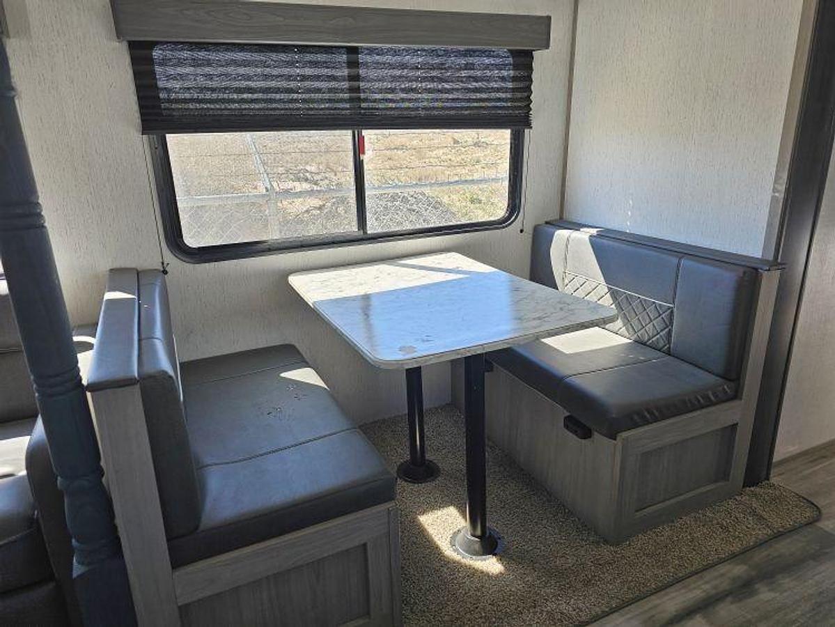 Used 2022 DUTCHMEN COLEMAN LATERN 285BH