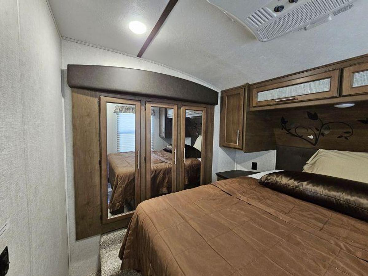Used 2018 Keystone RV COUGAR 29RES
