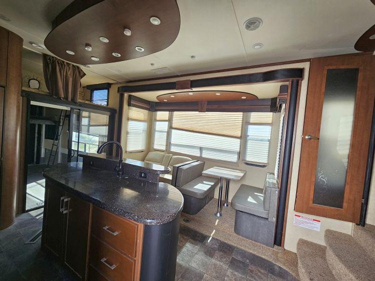 Used 2012 DUTCHMEN VOLTAGE V3905