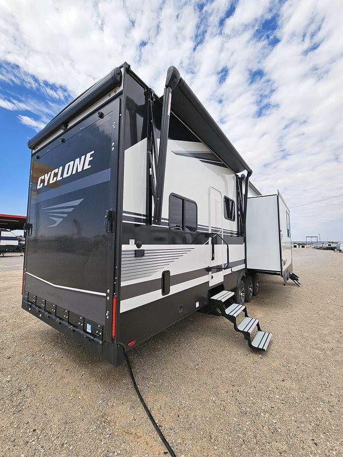 2027 HEARTLAND BY JAYCO CYCLONE 3913