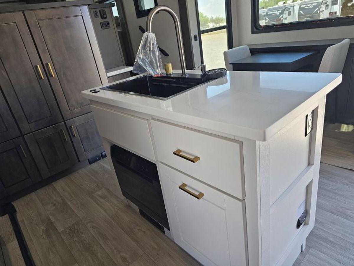 2027 HEARTLAND BY JAYCO BIGHORN 39FL