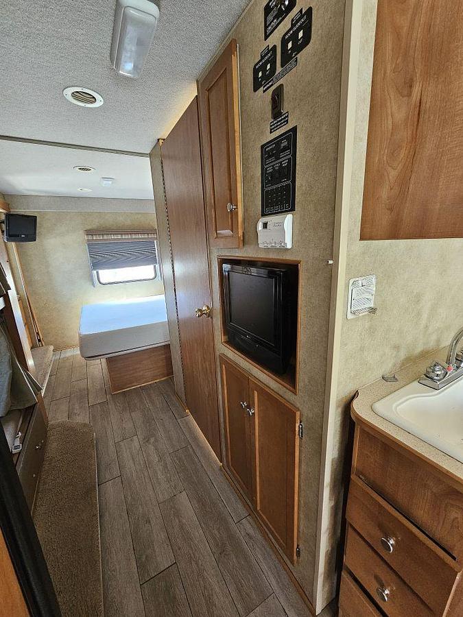 Used 2008 WINNEBAGO ACCESS WF231J