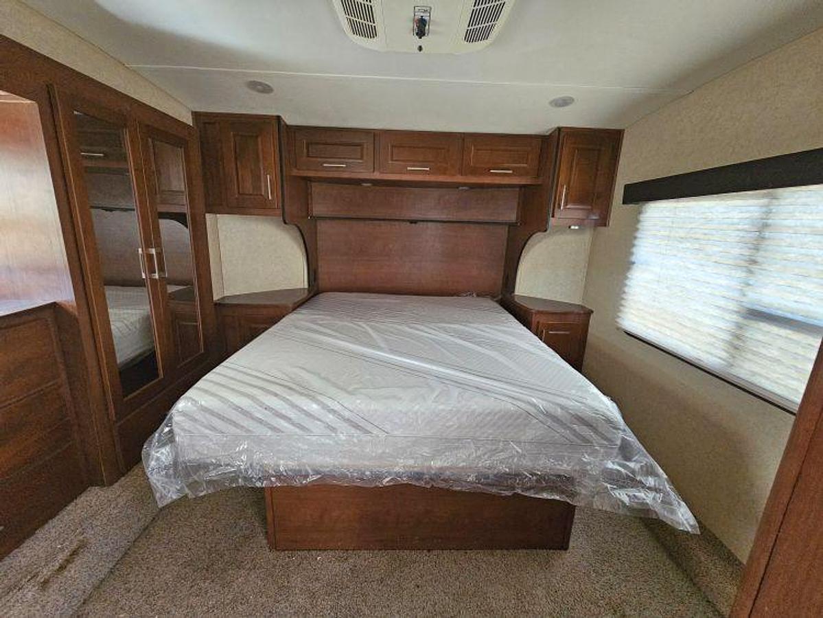 Used 2012 DUTCHMEN VOLTAGE V3905