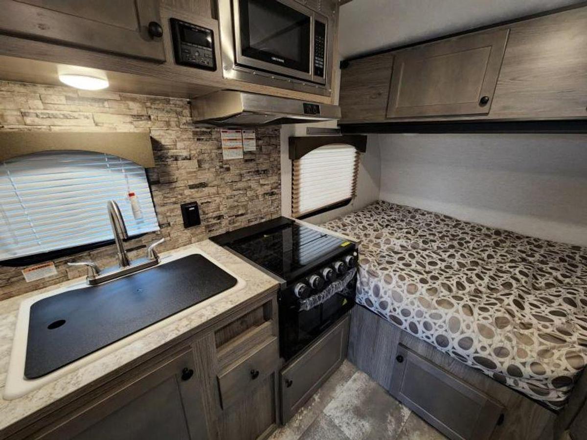 2025 Sunset Park RV Sun-Lite 16BH