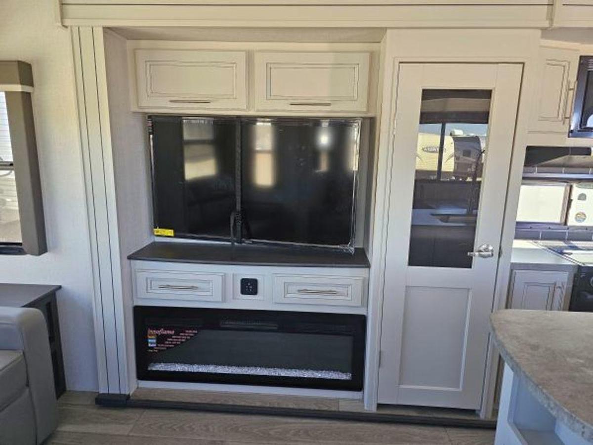 2025 Keystone RV Cougar Half-Ton 29RLI