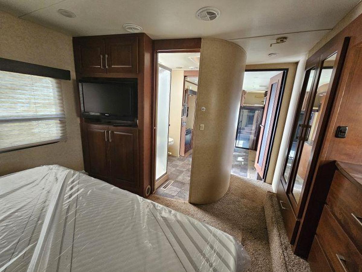 Used 2012 DUTCHMEN VOLTAGE V3905