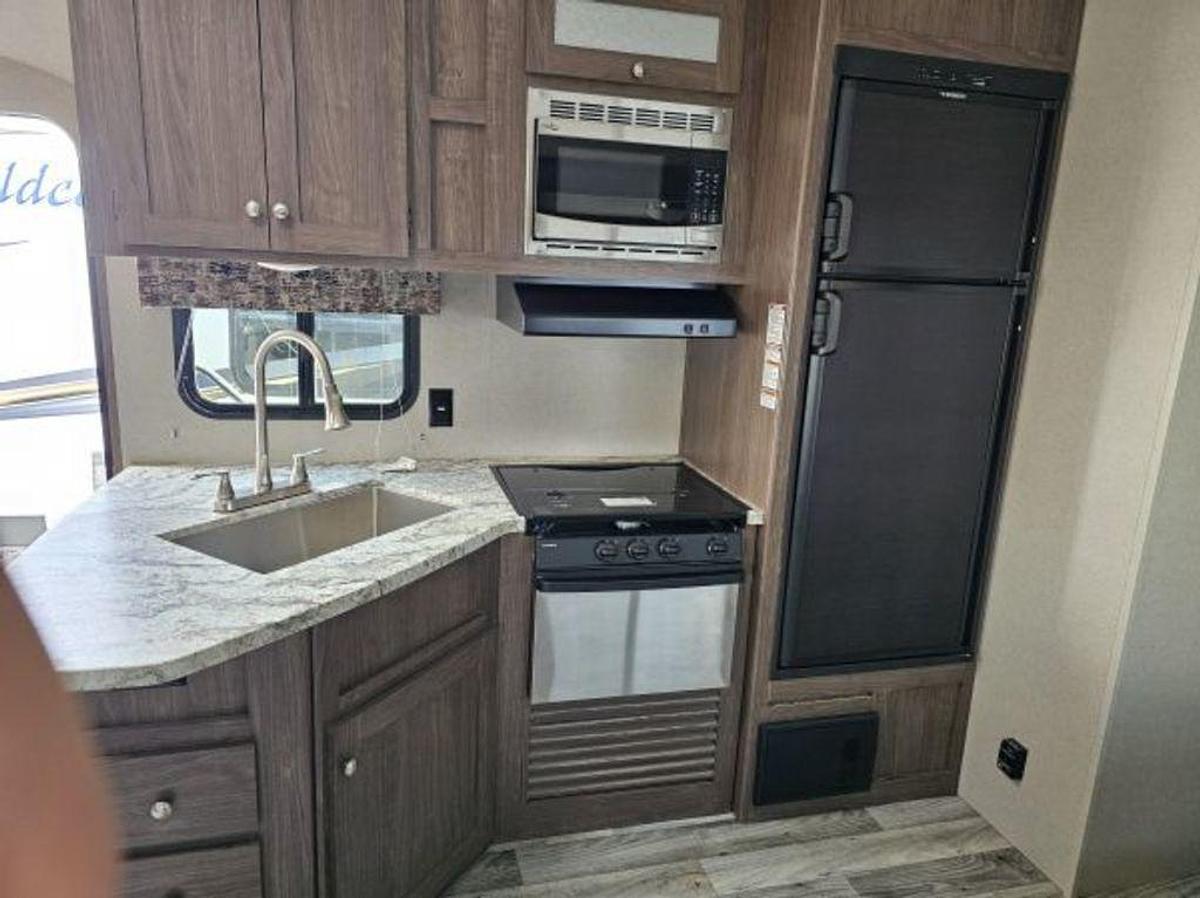 Used 2018 Keystone RV Hideout 308BHDS
