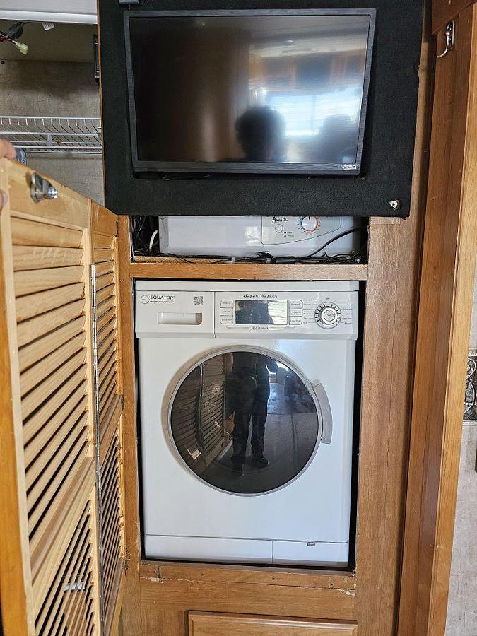 Used 2006 FLEETWOOD DISCOVERY 39V