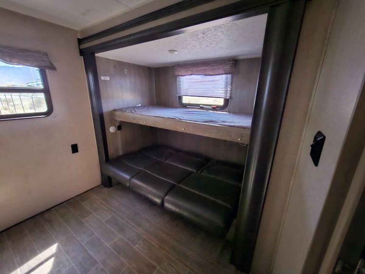 Used 2020 FOREST RIVER PALOMINO PUMA 32RBFQ