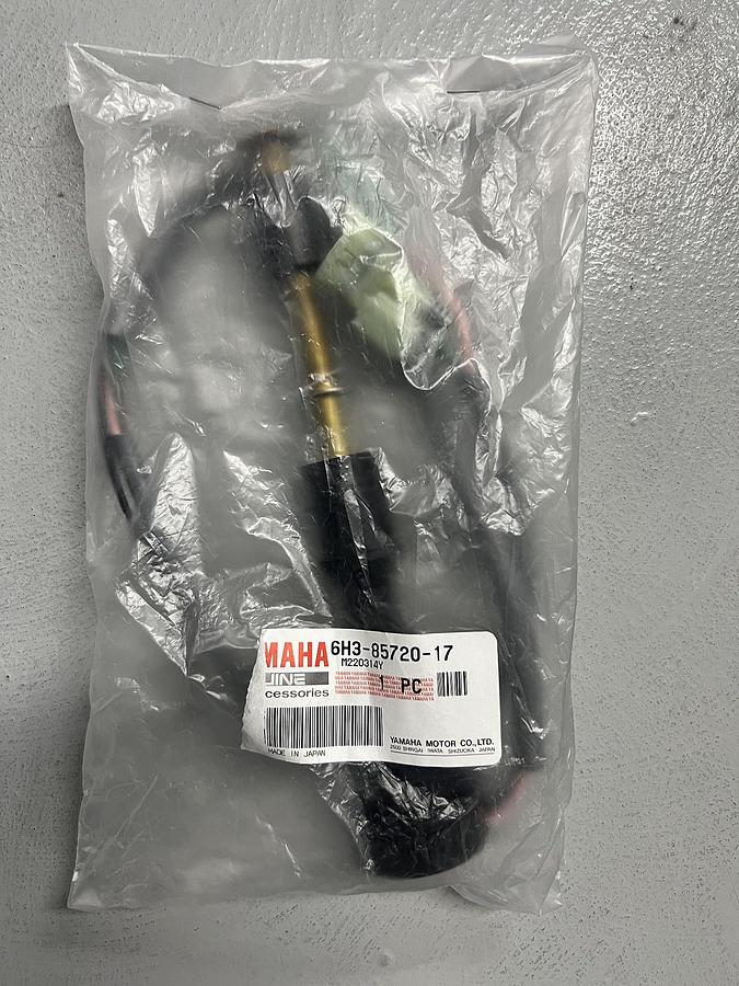 Yamaha 6H3-85720-16-00 Oil Level Gauge Assembly; New # 6H3-85720-17-00 Made by Yamaha