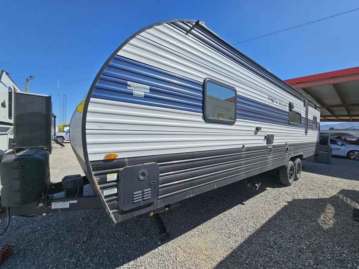 Used 2023 FOREST RIVER CHEROKEE GREY WOLF 26MBRR