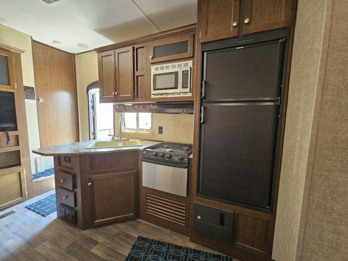 Used 2016 Keystone RV HIDEOUT 308BHDS