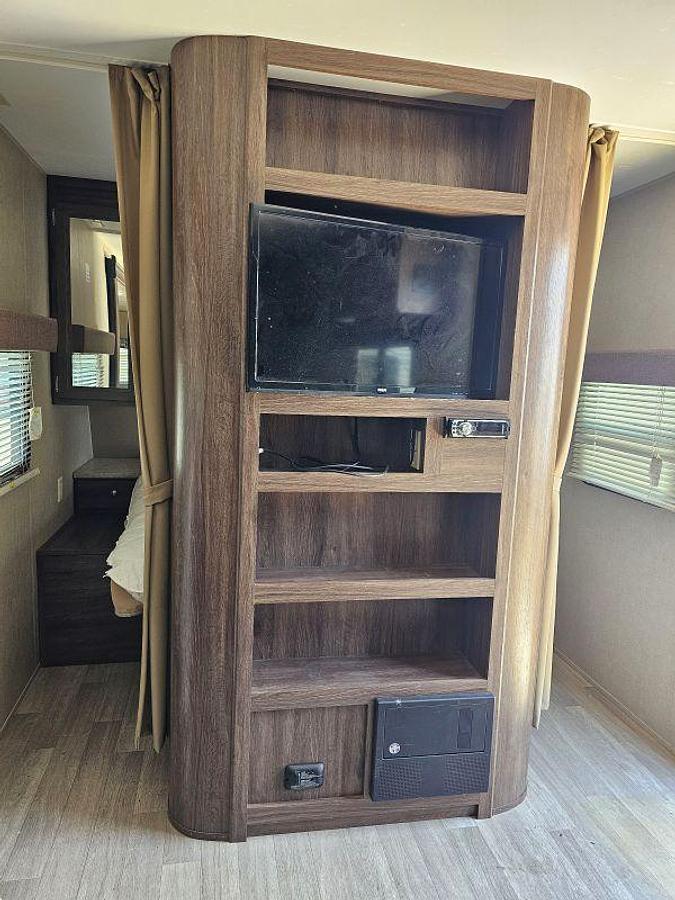 Used 2016 DUTCHMEN COLEMAN 262BH