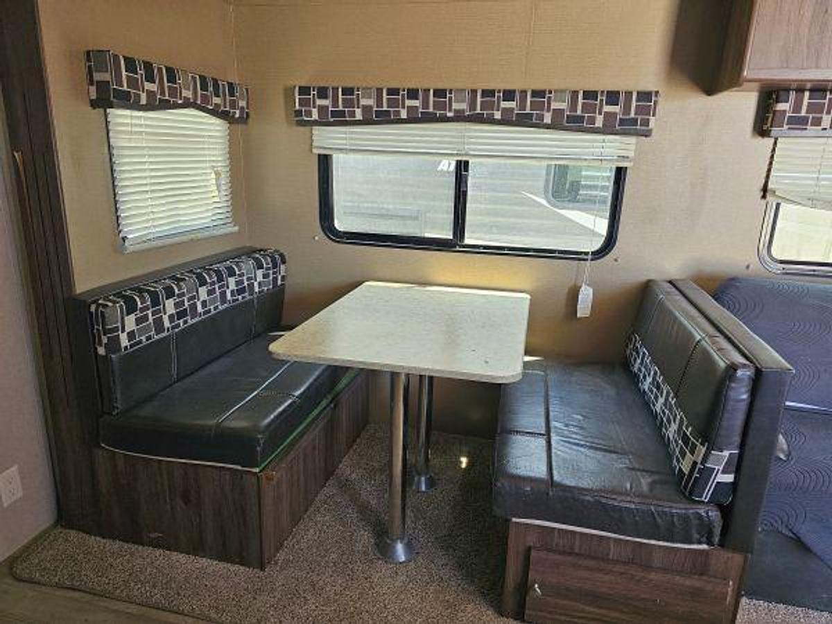 Used 2016 DUTCHMEN COLEMAN 262BH