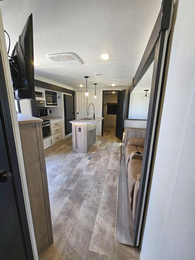 Used 2025 FOREST RIVER PUMA 32BHFS