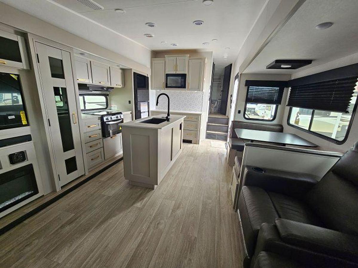 2027 HEARTLAND BY JAYCO SUNDANCE 31RL XLT