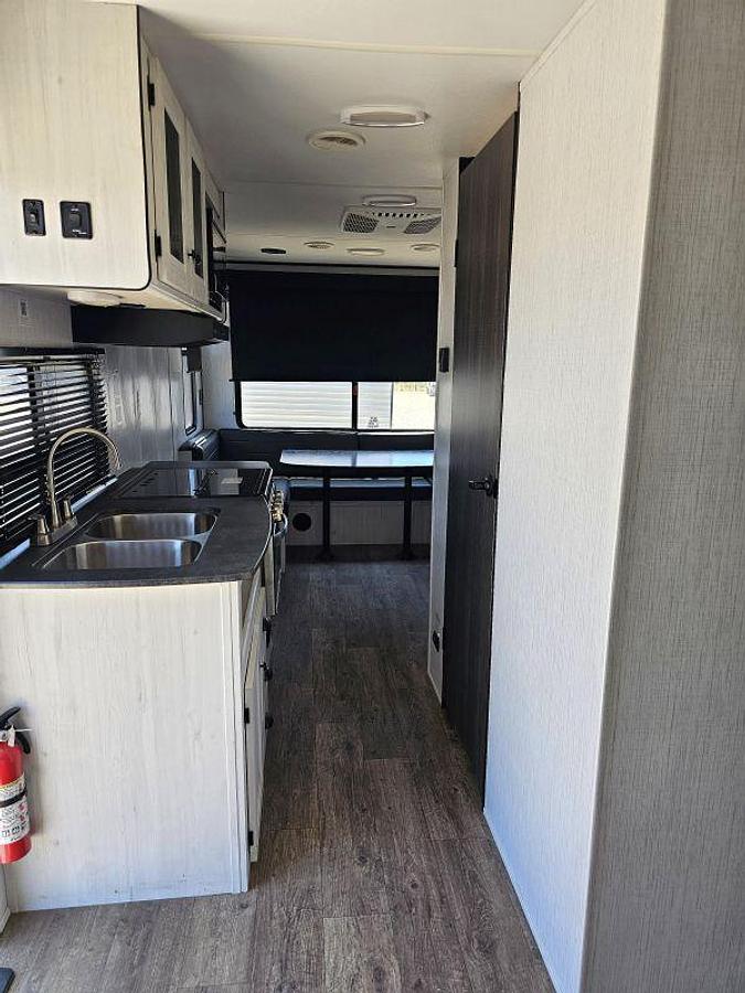 Used 2022 HEARTLAND TRAIL RUNNER 21JM