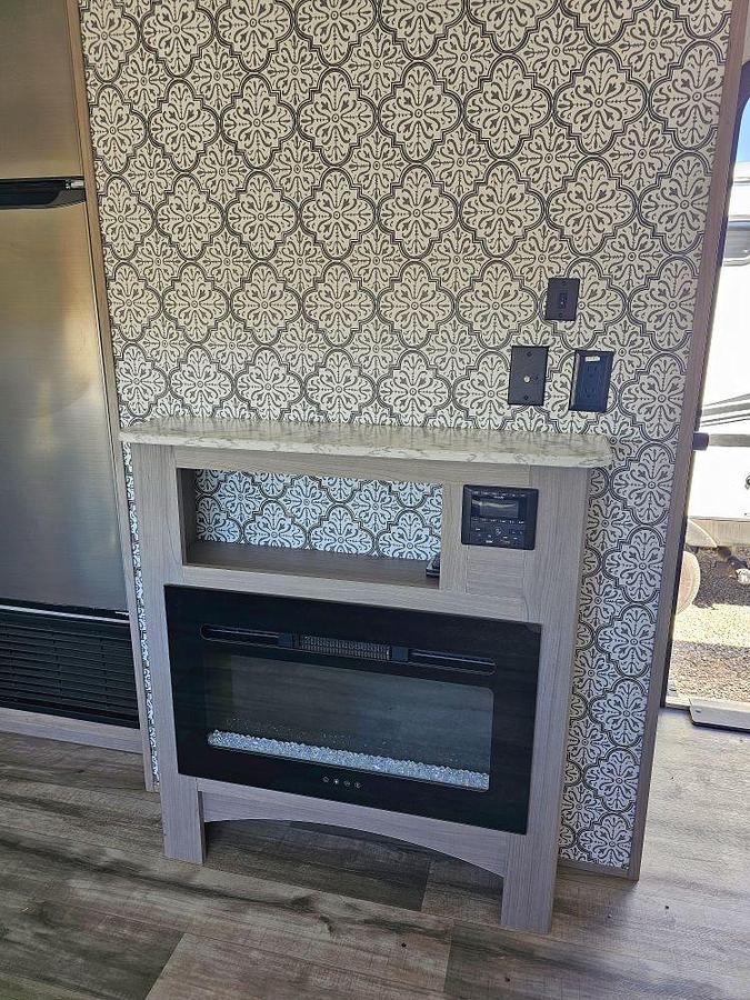 Used 2022 DUTCHMEN COLEMAN LATERN 285BH