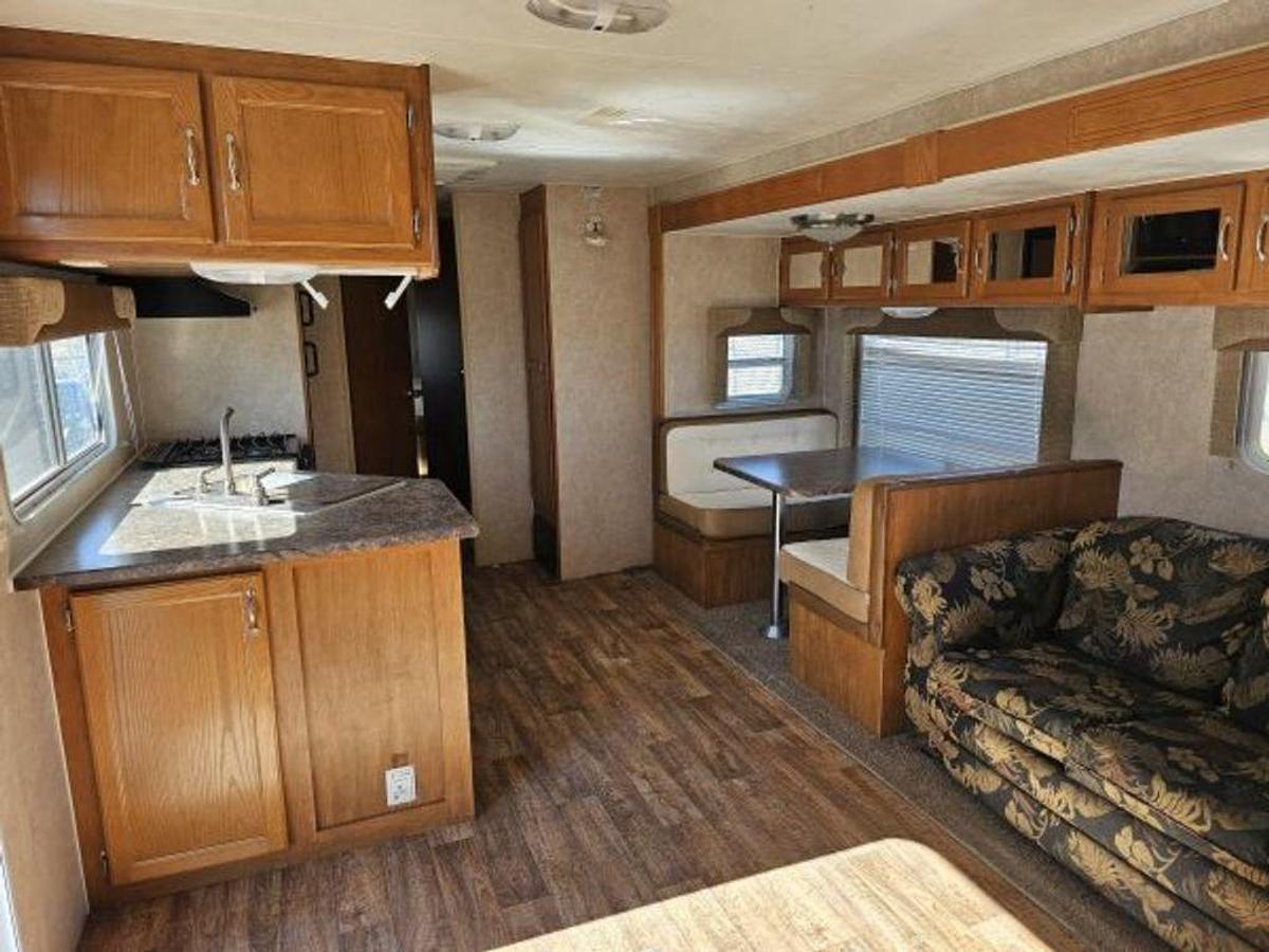 Used 2017 Allen Camper MFG. Idle-Time 350 FLDS