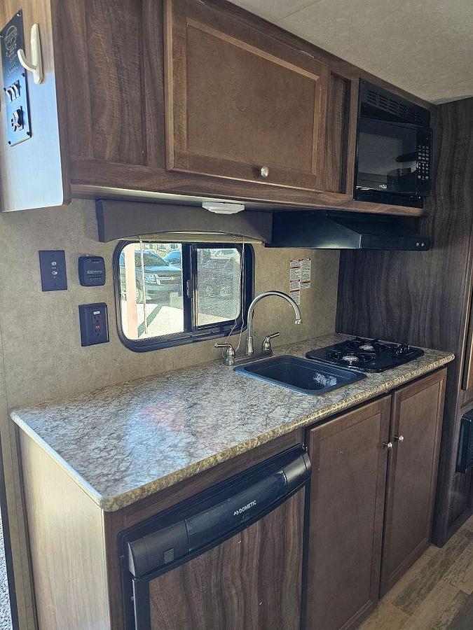 Used 2018 FOREST RIVER VIKING ULTRA LIGHT 17BH