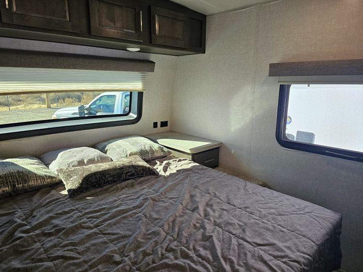 Used 2021 FOREST RIVER ROCKWOOD ULTRA LITE 2606WS