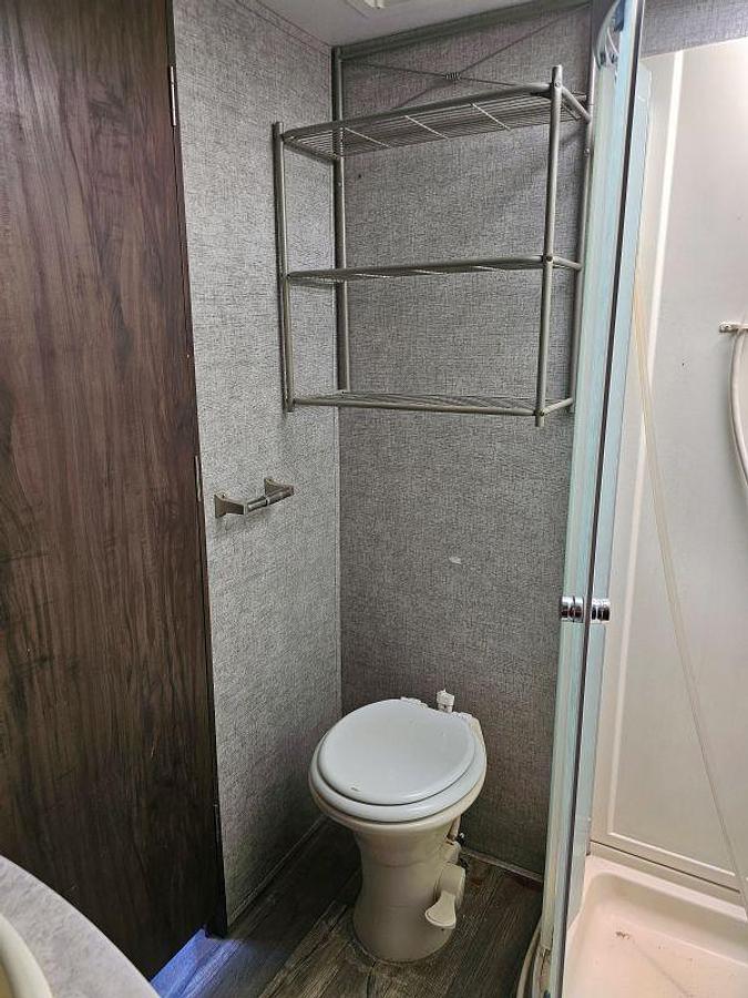 Used 2018 CHEROKEE BY FOREST RIVER ARCTIC WOLF 305ML6