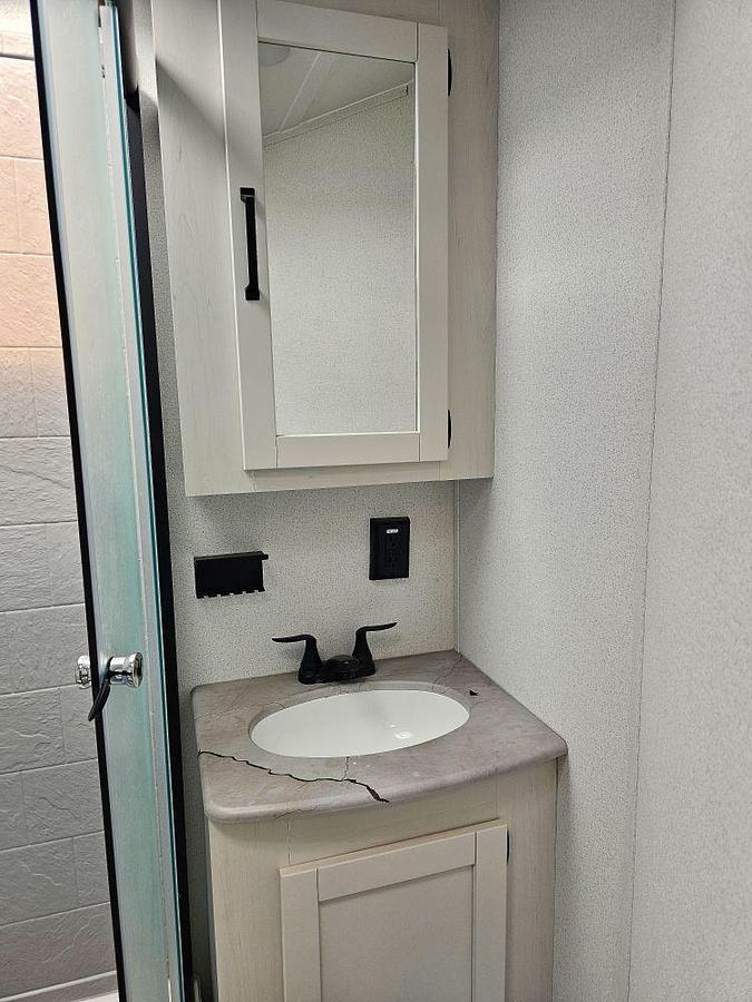 Used 2025 FOREST RIVER PUMA 32BHFS