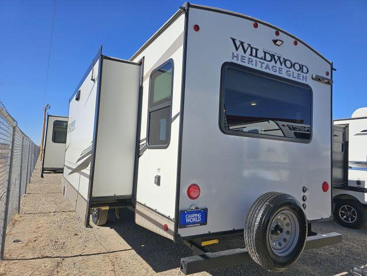 Used 2023 FOREST RIVER WILDWOOD HERITAGE GLEN 308RL