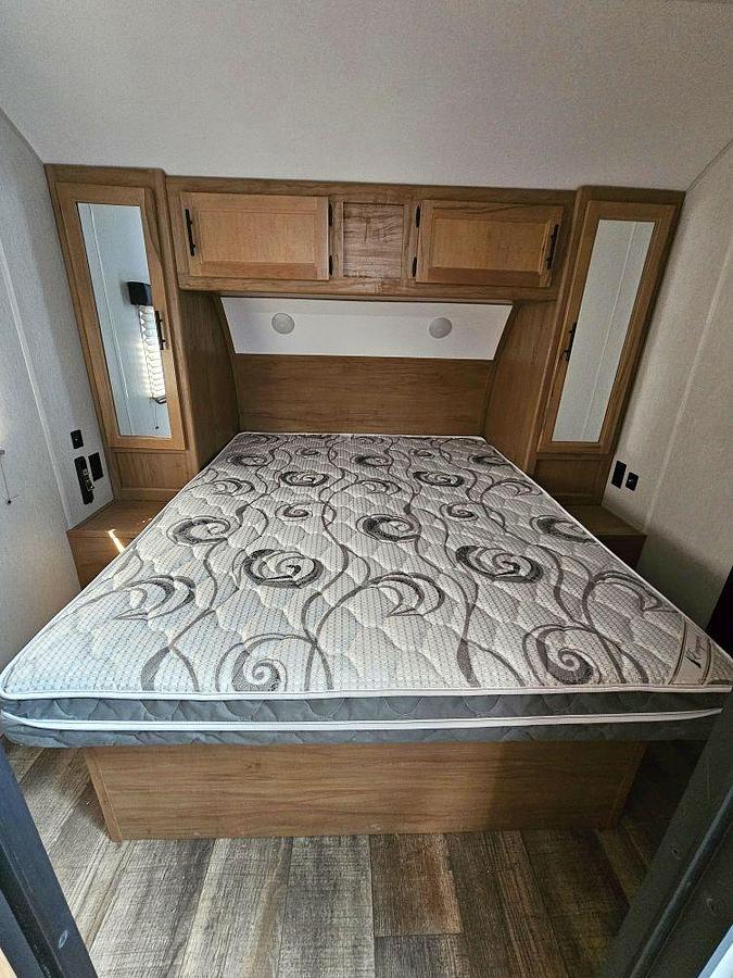 Used 2023 FOREST RIVER CHEROKEE GREY WOLF 26MBRR