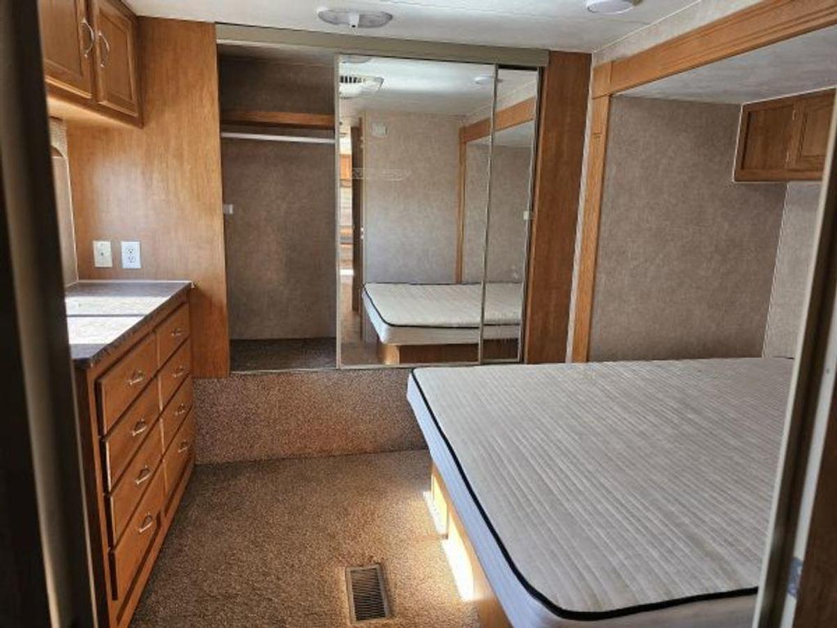 Used 2017 Allen Camper MFG. Idle-Time 350 FLDS