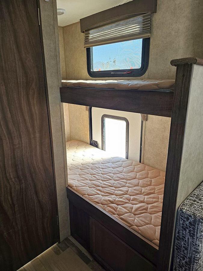 Used 2018 FOREST RIVER VIKING ULTRA LIGHT 17BH