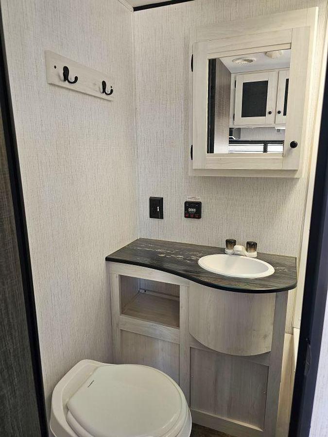 Used 2022 HEARTLAND TRAIL RUNNER 21JM