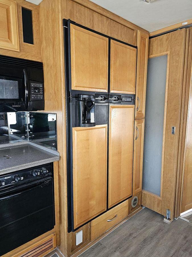 Used 2006 FLEETWOOD DISCOVERY 39V