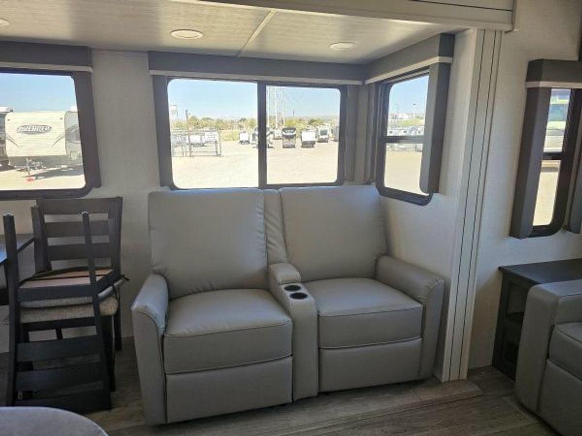 2025 Keystone RV Cougar Half-Ton 29RLI
