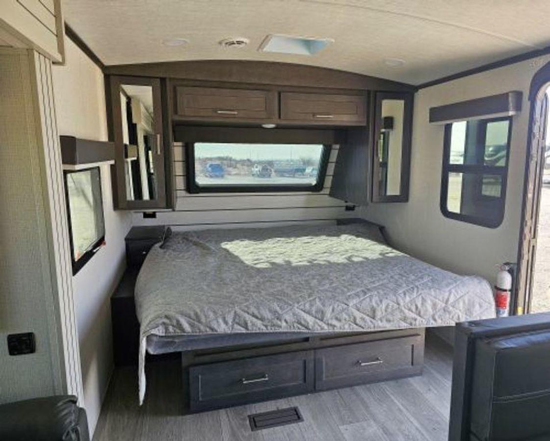 2025 Keystone RV Cougar Half-Ton 22MLSWE