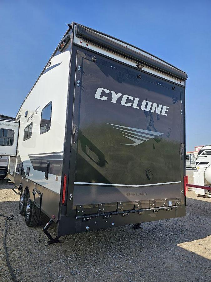 2027 HEARTLAND BY JAYCO CYCLONE 2214