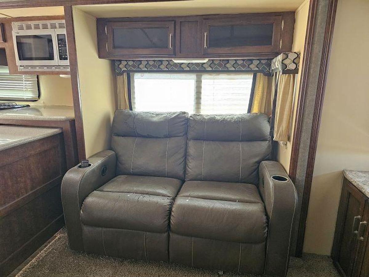 Used 2016 Keystone RV OUTBACK 326RL