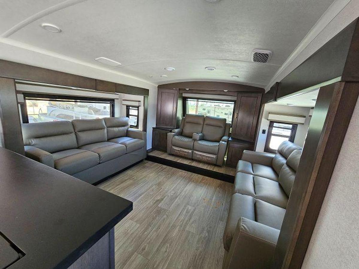 2027 HEARTLAND BY JAYCO BIGHORN 39FL